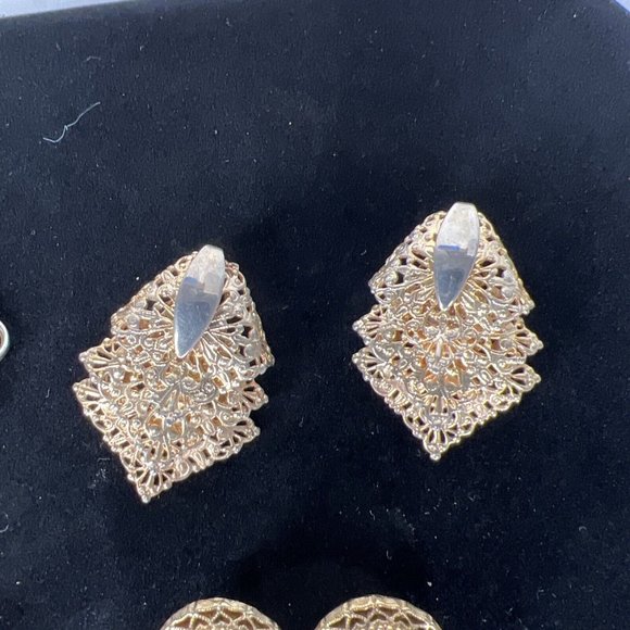 Vntg Clip On Earrings 4 Pair 1 Brooch Gold Silver Tone Dauplaise Sarah Coventry - Picture 3 of 16